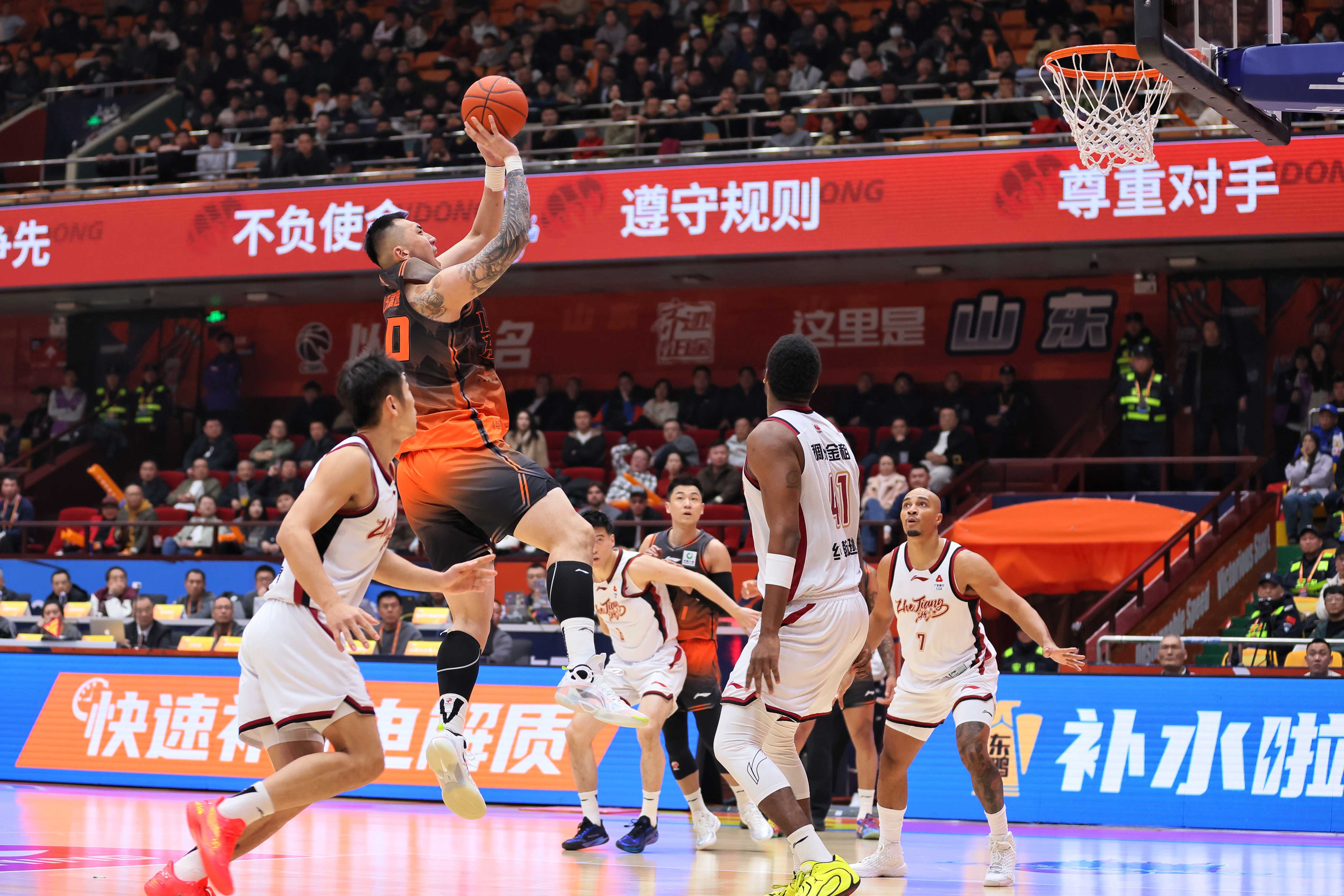 壹号娱乐-陈熠已490天无单打冠军!决胜局开场1