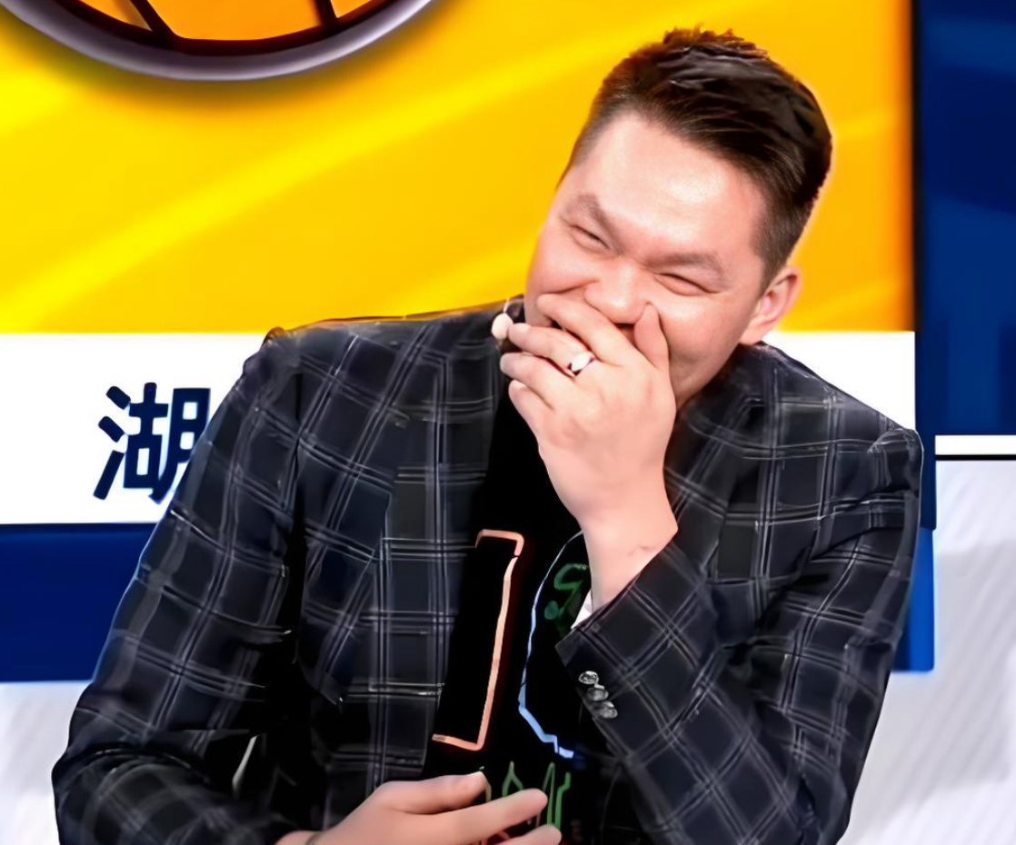 壹号娱乐-记者：费内巴切仍在和曼城谈阿克转会费，预计700万+150万镑