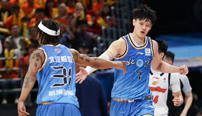 壹号娱乐-53年了！尼克斯第3冠战T！他们是狂狗！