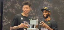 休赛期战力榜,火箭仅排第10!倒逼斯通追巨星?单核带队难过首轮