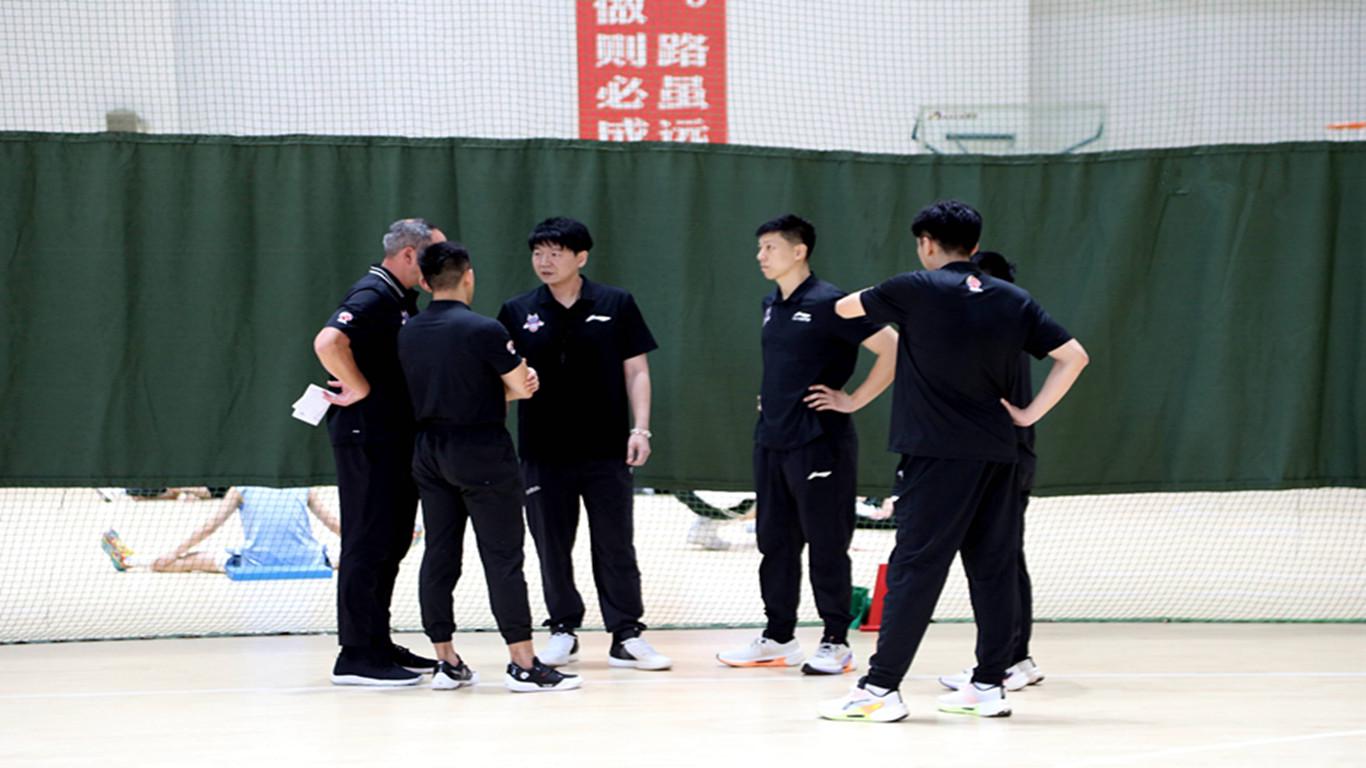 曝开拓者三方交易争杰伦布朗