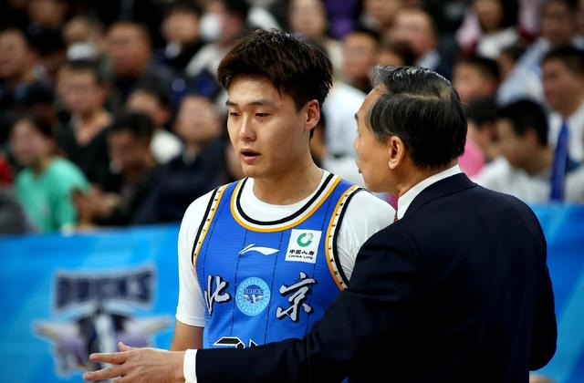 湖人盯上前勇士1.47亿冠军前锋?