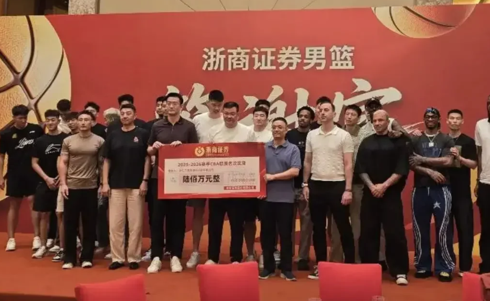 U17男篮虐委内瑞拉！张懿赵杰+2将齐爆，多人贡献，吕飞燕下替补