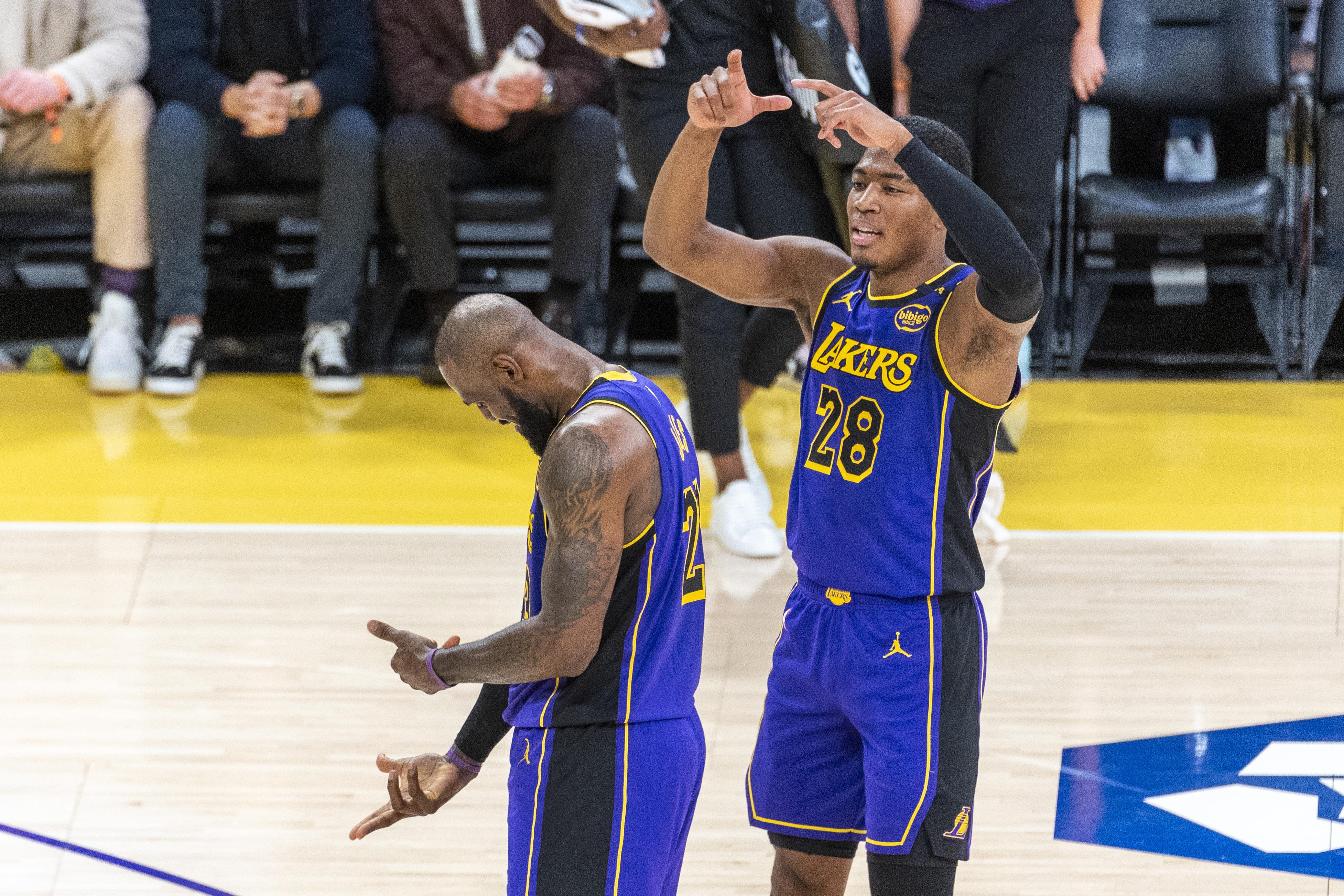 NBA官方晒总冠军定妆照:尼克斯17人出镜 索汉和杰米森没拍上?
