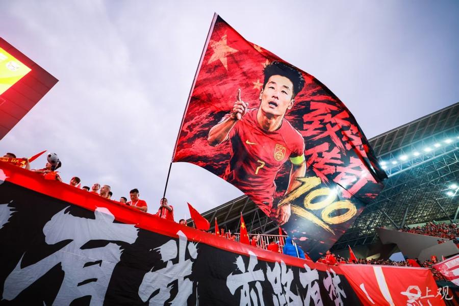 为什么十几支球队哄抢41岁的詹姆斯，湖人却不着急续约？