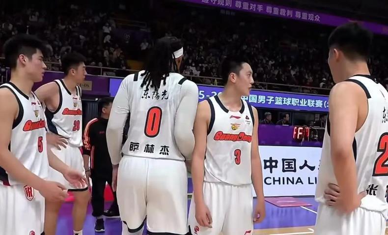 尼克斯夺冠夜罗宾逊谈抓蛇玄学：G5篮板奇兵助冠军