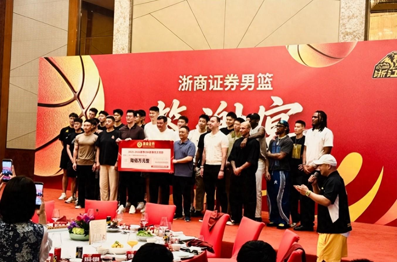 火箭控卫谢泼德突降虎扑,求安利暑期遛娃地