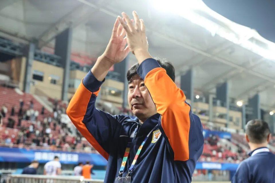 魔术首轮出局后完成换帅