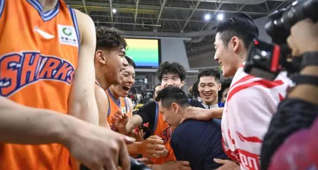 NBA总决G5邀米奇·盖顿赛前唱国歌