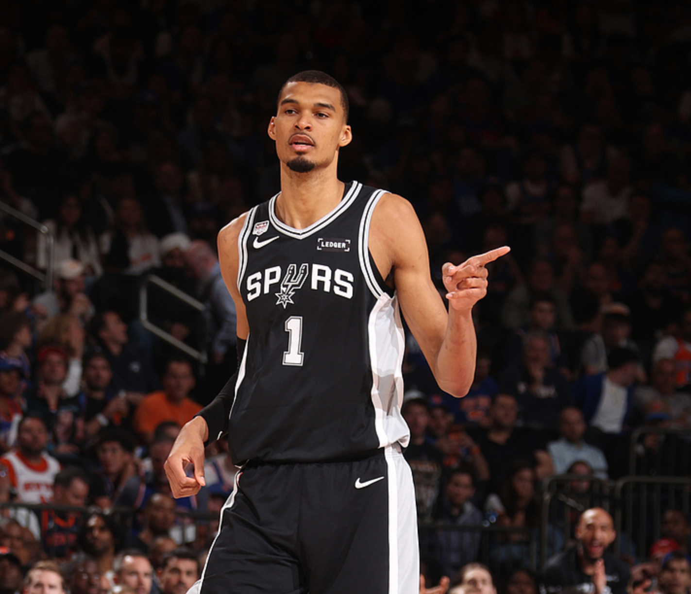 30分+36分+45分!历史首人!从二轮秀到全票FMVP,布伦森逆天改命