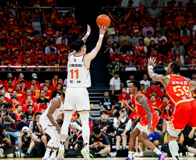 壹号娱乐-力压姚明!小斯:我是NBA历史第一个高中生身份获得年度最佳新秀