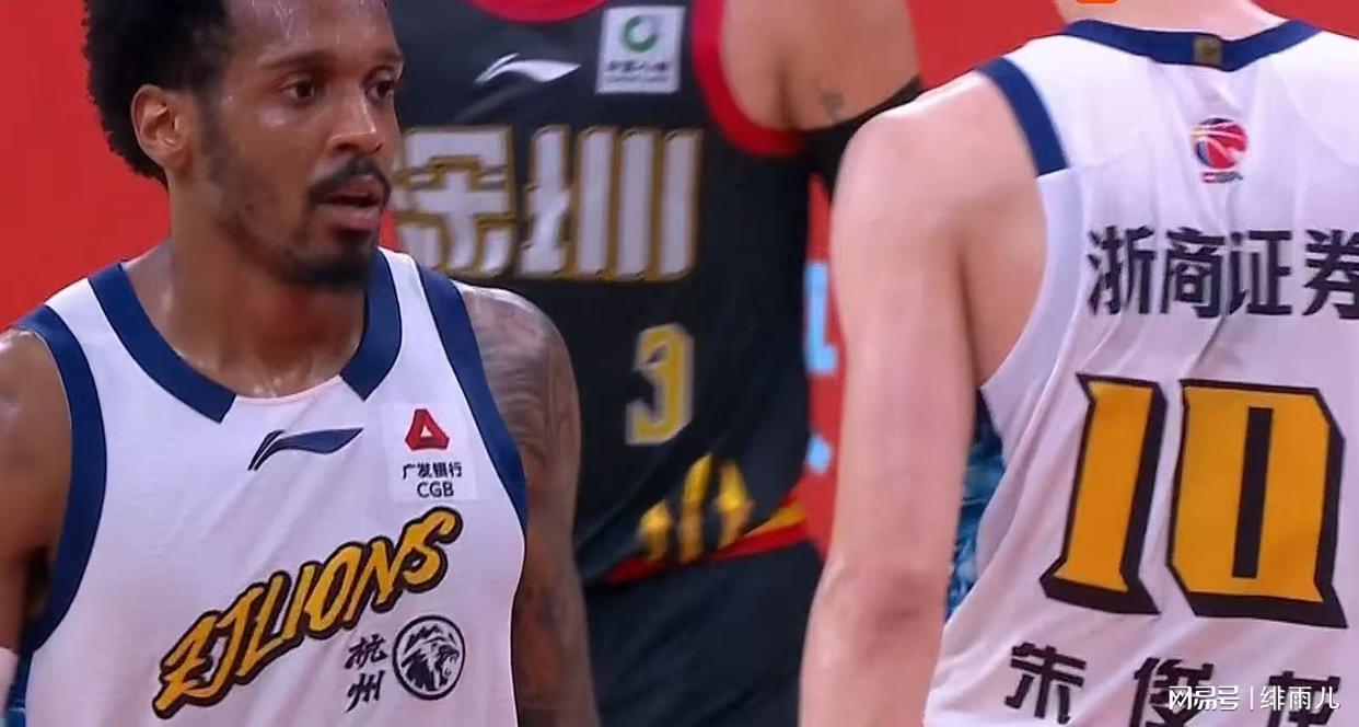 绝妙，湖人队新阵容被NBA评论员比尔·西蒙斯起绰号“Snowtime”