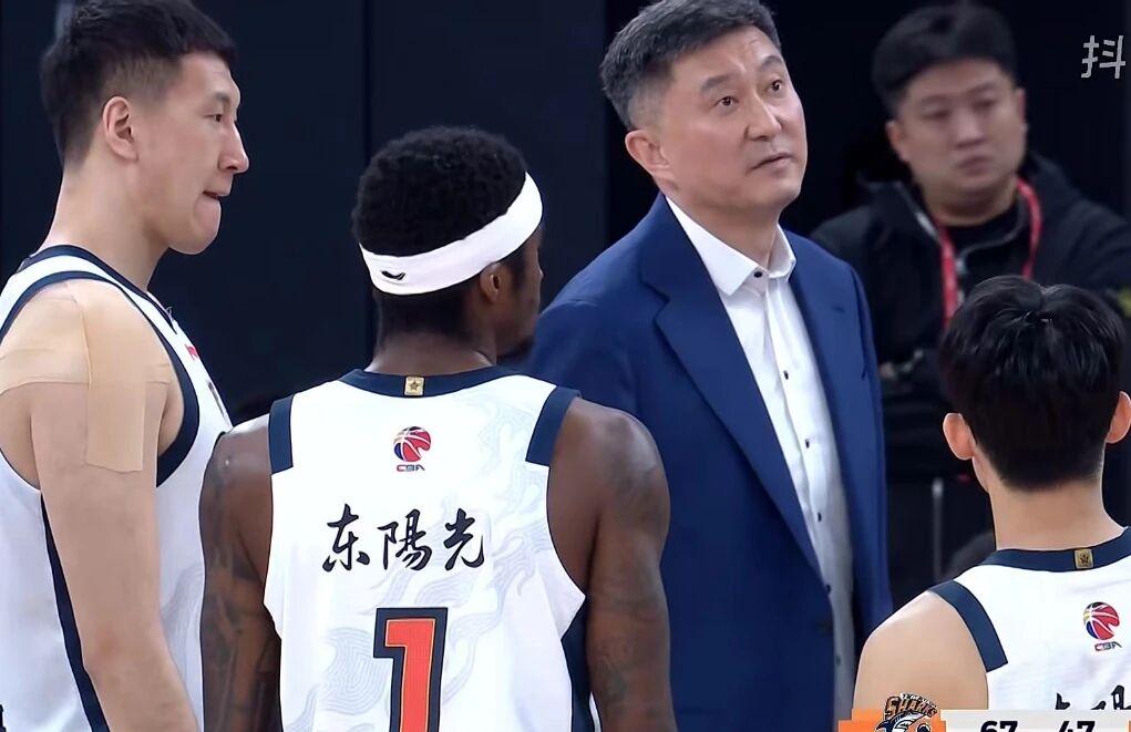 壹号娱乐-尼克斯夺冠！布伦森45+3大功臣，文班19+14创纪录，福克斯成罪人