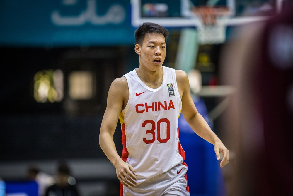 纽约尼克斯终结53年冠军荒,球迷狂欢点燃全城