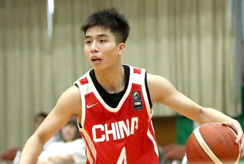 记者：费内巴切仍在和曼城谈阿克转会费，预计700万+150万镑