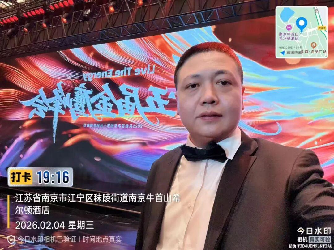 罗马诺：纽卡接近签下阿贾克斯18岁中场斯图尔，总价超2500万欧